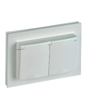 Фотография товара 'IEK BRITE Розетка 2-местная с заземлением с защитными шторками и крышкой 16А в сборе IP44 РСбш12-3-44-БрЖ жемчуг BR-R26-16-44-K36-F'