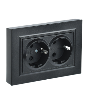Фотография товара 'IEK BRITE Розетка 2-местная с заземлением с защитными шторками 16А в сборе РСш12-3-БрЧ черный BR-R24-16-K02-F'